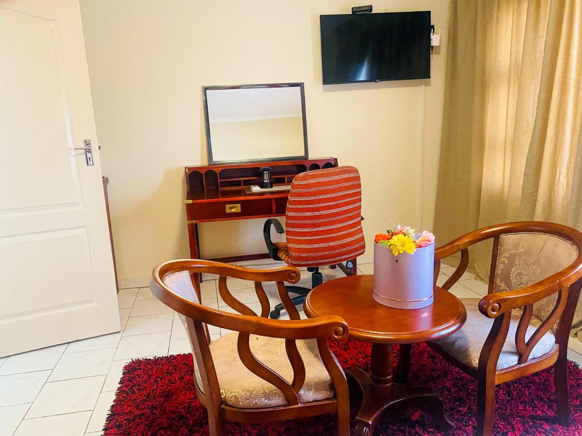 D'Villa Guesthouse Airport Junction - B&B Gaborone