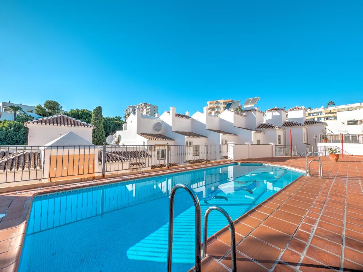 Rooftop apartment near Burriana beach with pool - Chambres d'hôtes Nerja