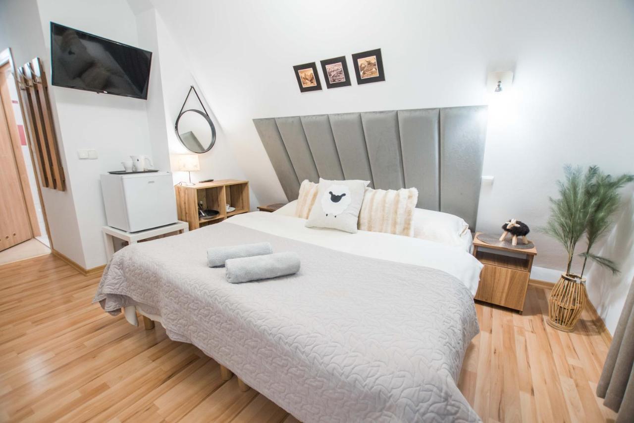 Triple Room with Private Bathroom