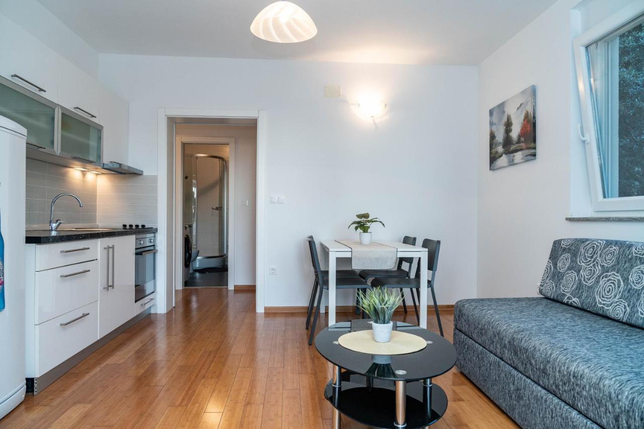 Appartamento con 2 Camere da Letto e Vista Mare