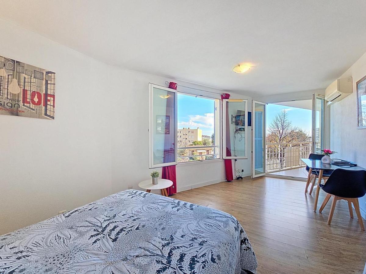 Superbe studio avec balcon vue mer - AC, Wifi, 2 - B&B Cagnes-sur-Mer