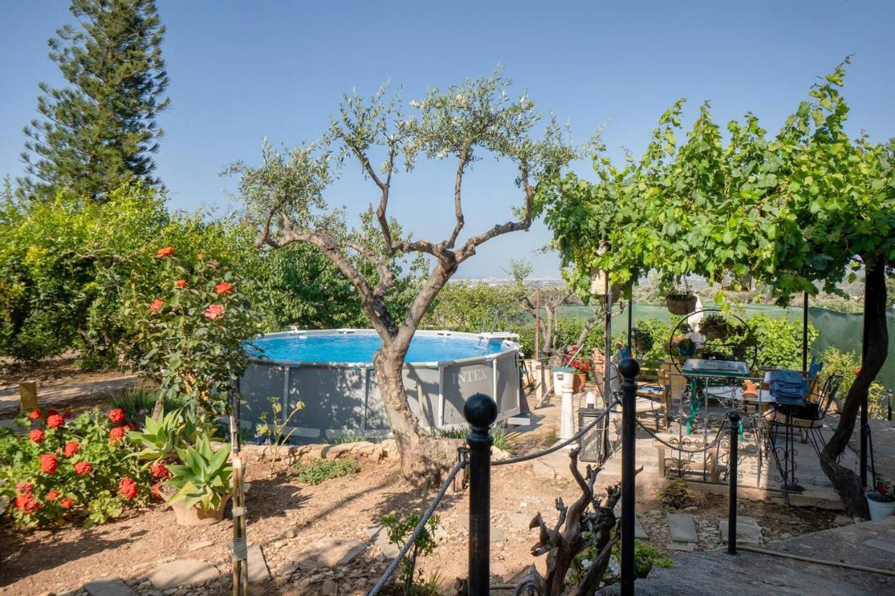 Rustic Retreat - Private Pool in Nature's Embrace - Bed and Breakfast Tylissos