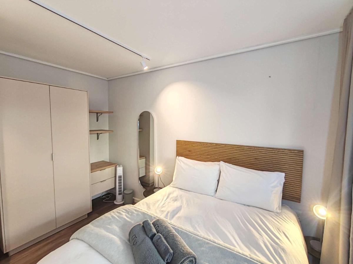Wavescapes Shoreline Stay - Bed and Breakfast Muizenberg