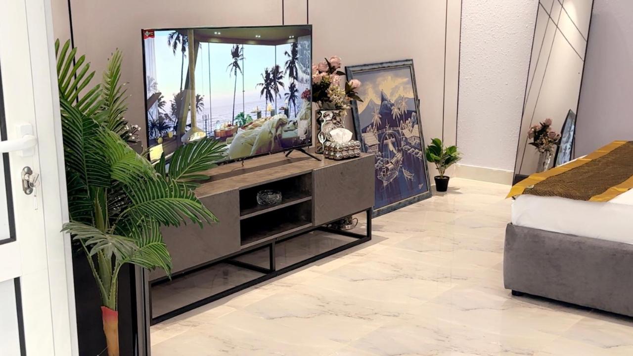 ستديو ديلوكس شمال الرياض المحمديه مدخل خاص وذاتي - B&B Riyadh