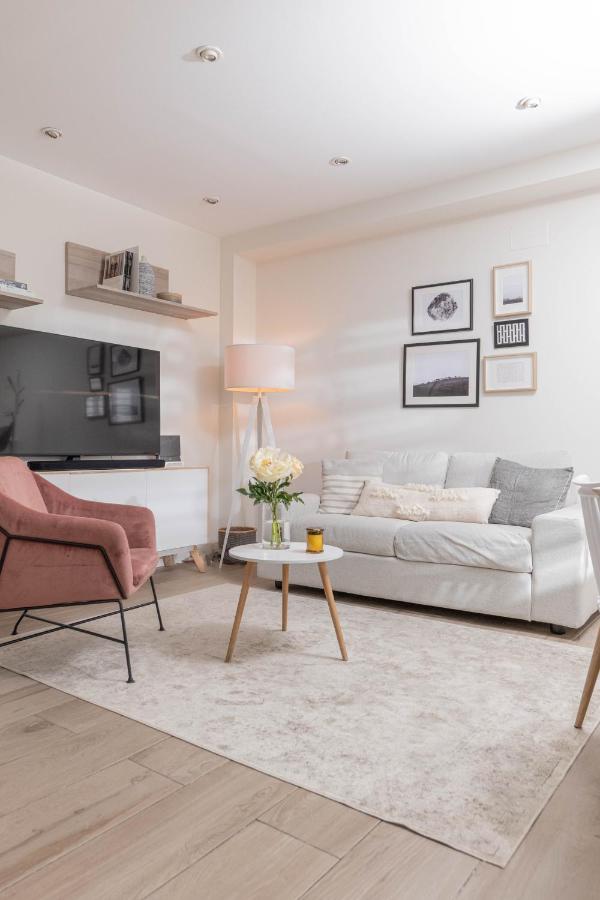 Cozy 2BR Duplex - 2 min walk to Plaza Santa Ana - Bed and Breakfast Madrid