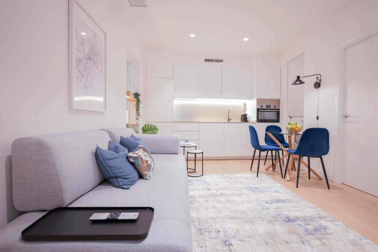 Delightful 2BR Flat in Chic Chueca - B&B Madrid