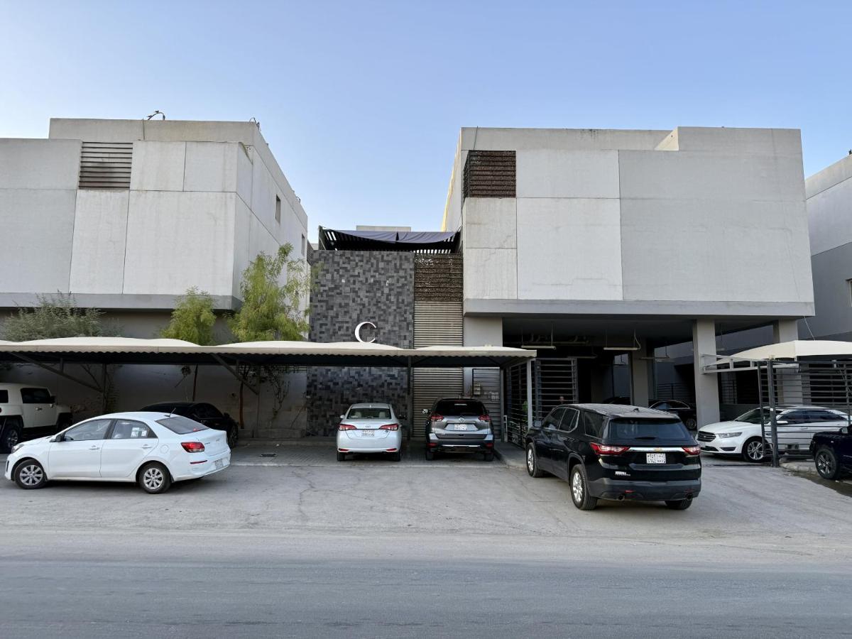 Elegant 2BR Apartment with Balcony NZL262 - Ferienwohnung Riad