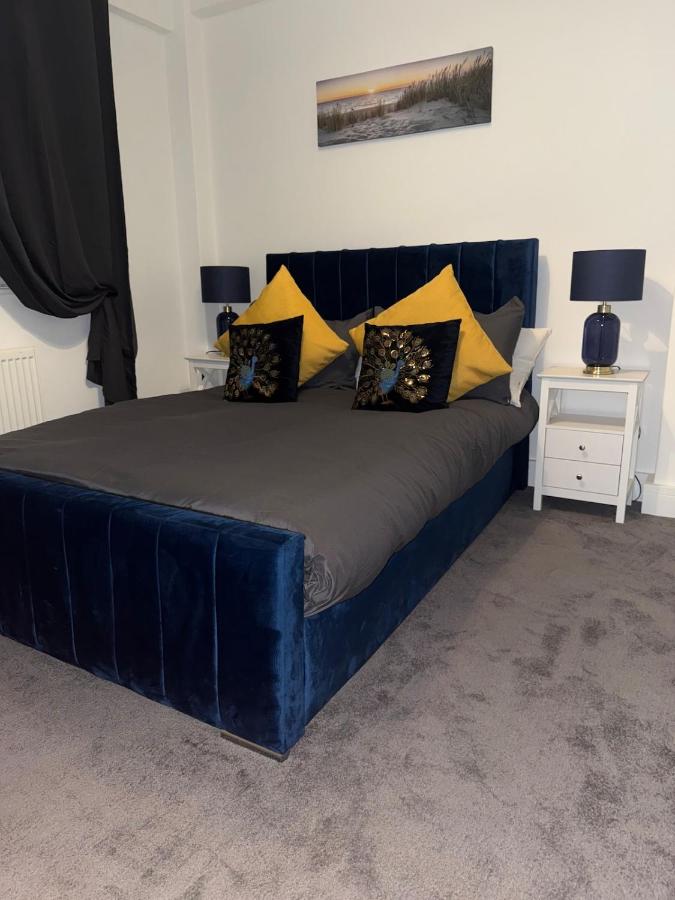 Stylish 2-Bed Flat - 15-Min Walk to London Bridge - Chambres d’hôtes Londres