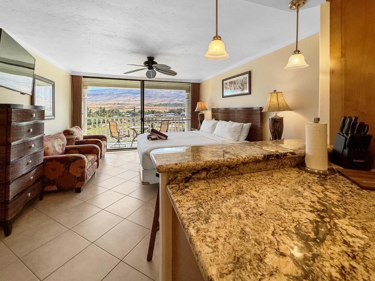 Lahaina Studio: Beachfront, Mountain View, Hot Tub - Ferienwohnung Lāhainā