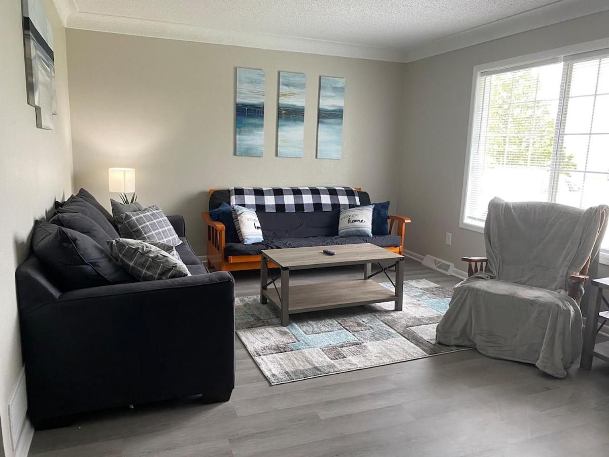 Beautiful Waterfront Ranch - B&B Erie