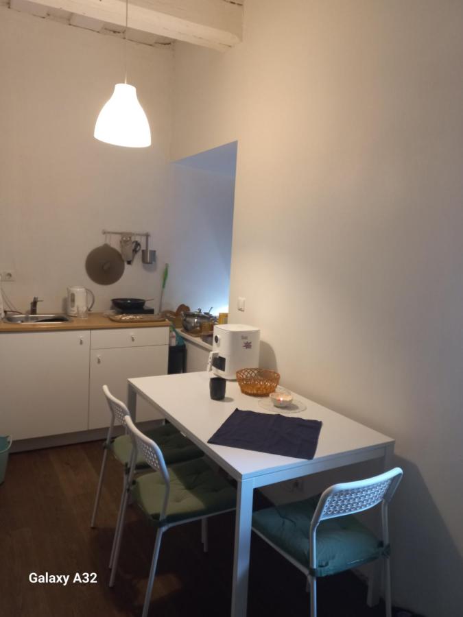 Kazdangas muižas kroga ēkas apartamenti - B&B Kazdanga