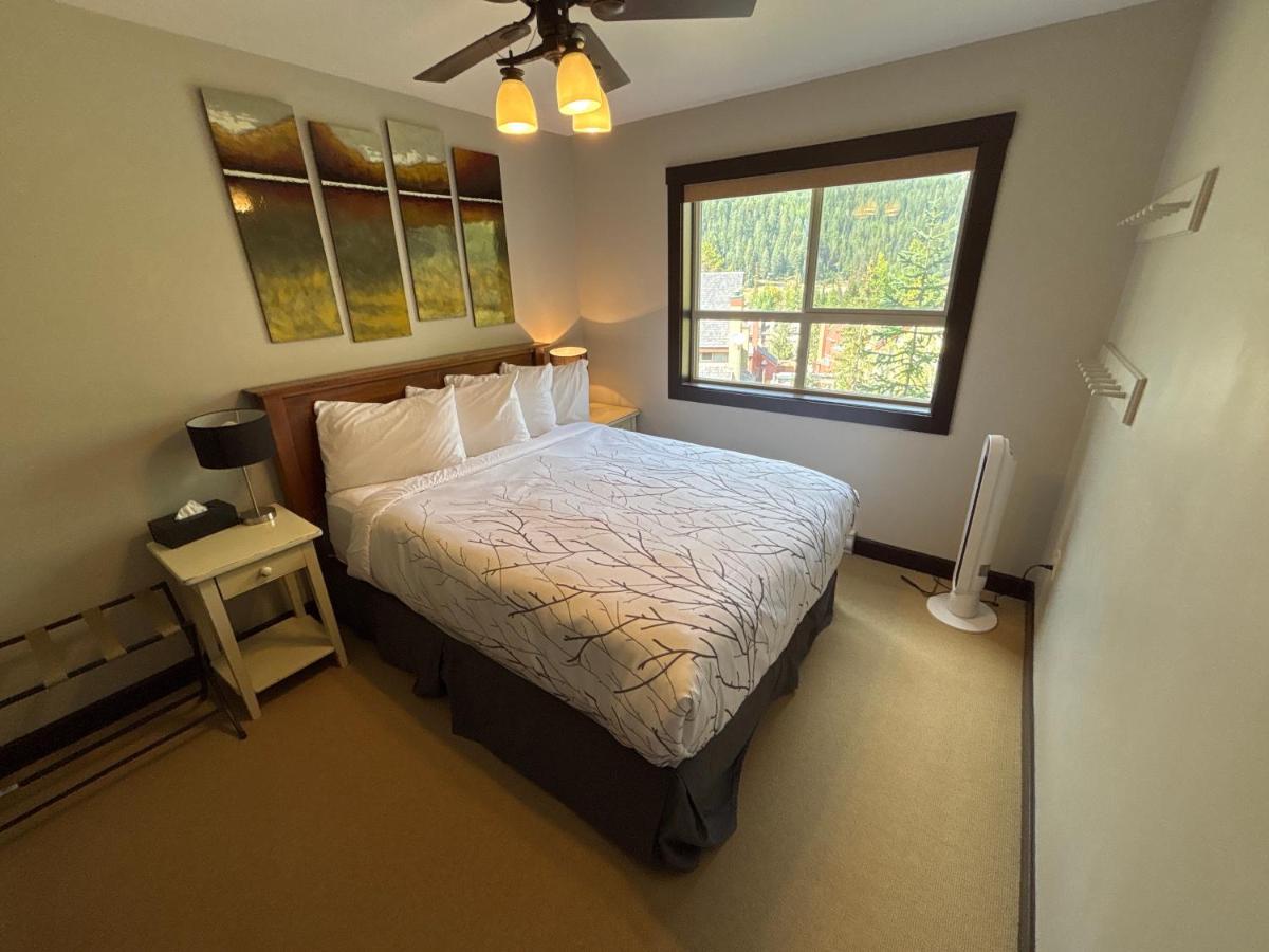 Three-Bedroom Apartment with Balcony