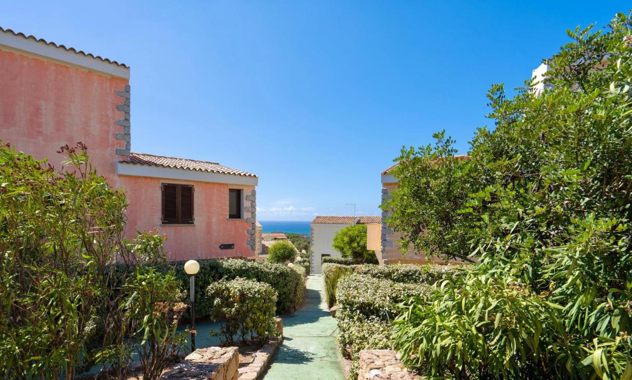 Residence with swimming-pool in Badesi, apartments with air conditioning and private outdoor area - Ferienwohnung Badesi