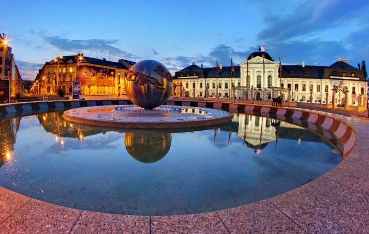 Metropolitan Apartment next to Presidential Palace - B&B Bratislava