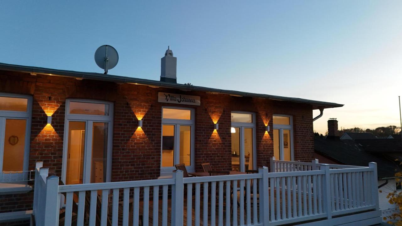 Villa Johanna App 3 - großzügiges Ferienappartement mit Balkon & Weitblick über den Niendorfer Hafen - B&B Timmendorfer Strand