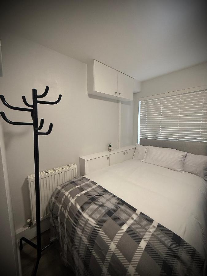 Modern Studio with Free Parking Near City Airport and ExCeL - Chambres d’hôtes Londres