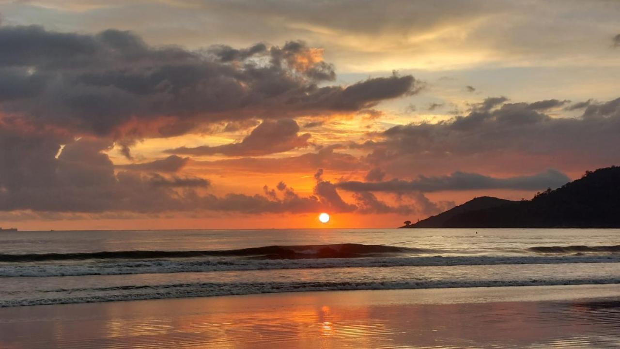 Calçadão de BC 1min da Praia Casais ou até 3 pessoas - B&B Balneário Camboriú