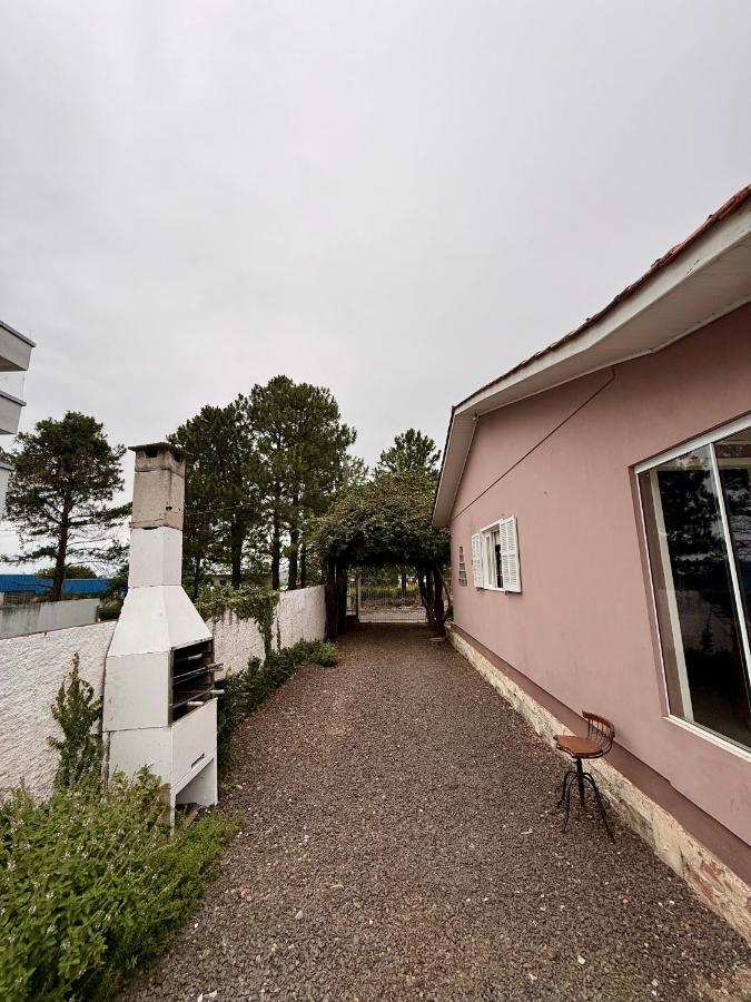 Casa Aconchego com piscina bem localizada - B&B Sombrio