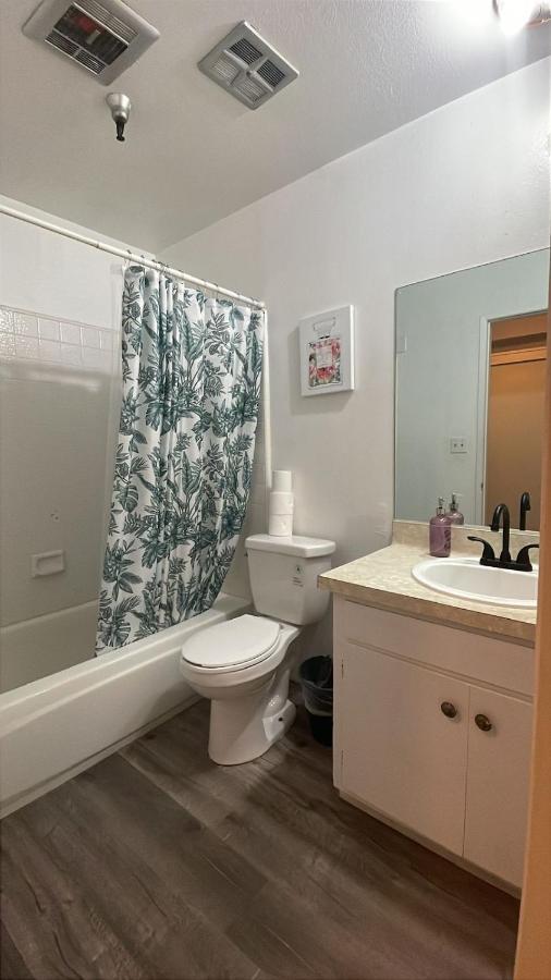 Affordable double queen bed apart in Beverly Hills - B&B Los Ángeles