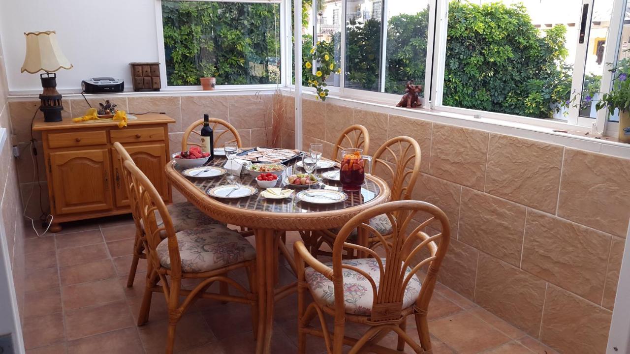 Villa La Zenia, Private pool, 10min walk to La Zenia Beach, for 6 people - B&B