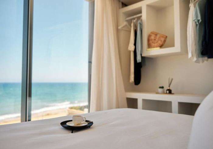 Casa de 2 dormitorios con vista mar y piscina climatizada.