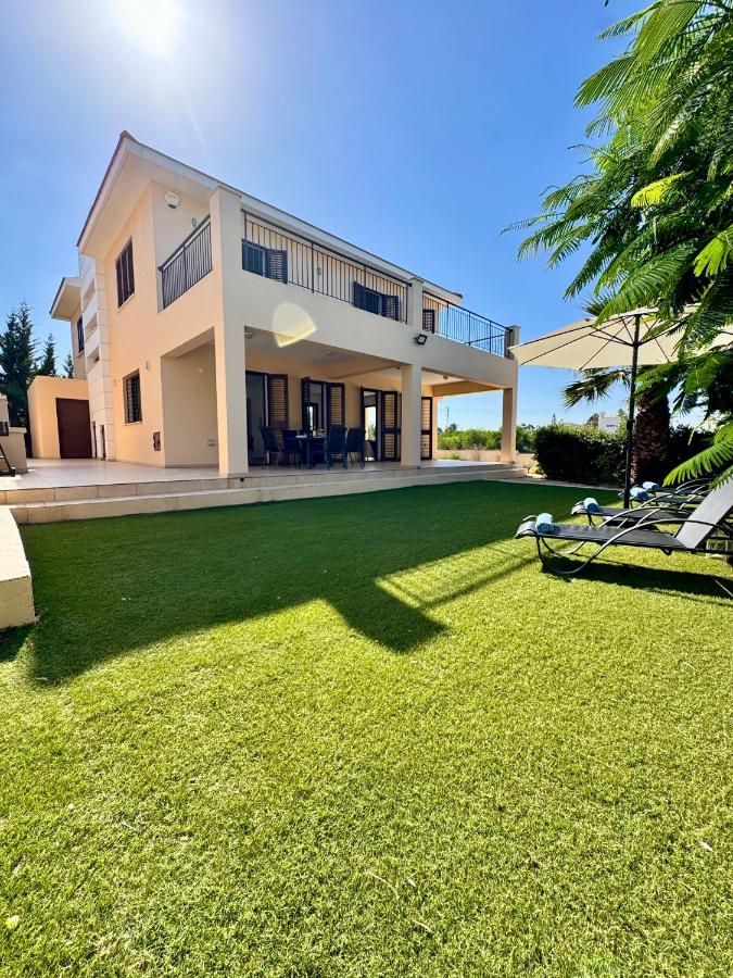 Aurora Gardens Villa Spacious 3 Bedroom in Protaras - Chambres d’hôtes Paralímni