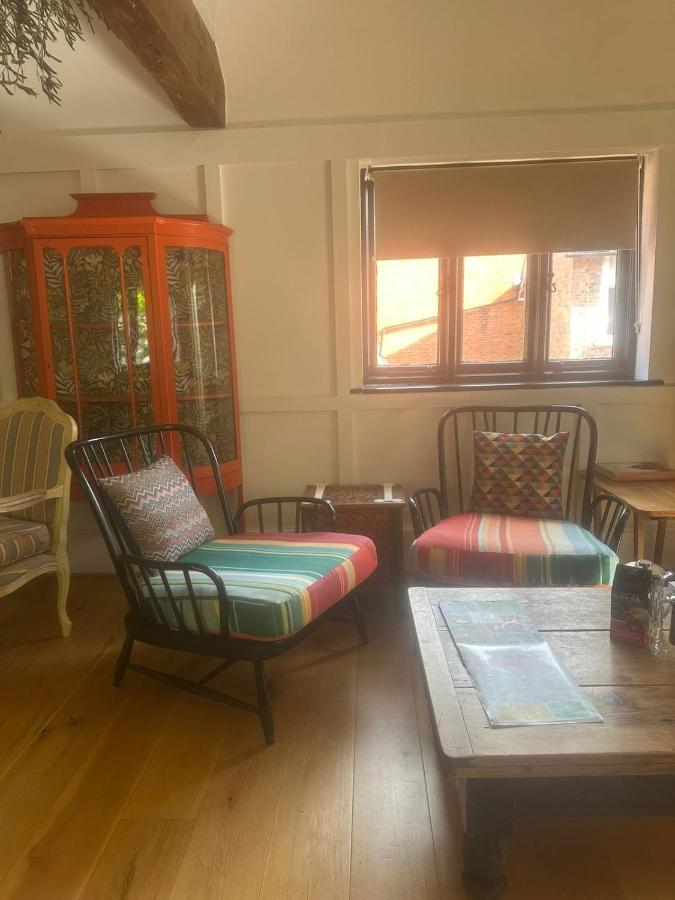 Stunning City Centre Loft near Goodwood - Chambres d’hôtes Chichester