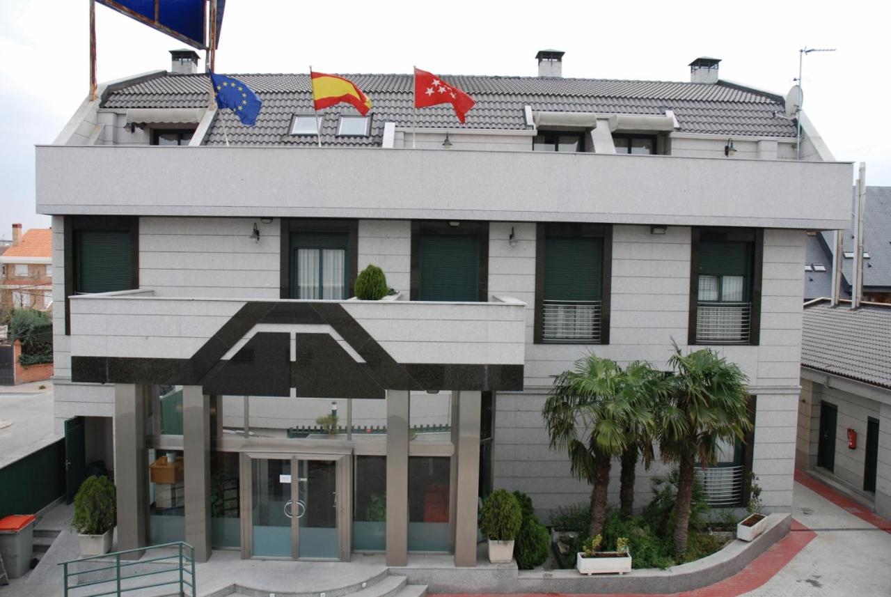Hostal Los 5 Pinos - Bed and Breakfast