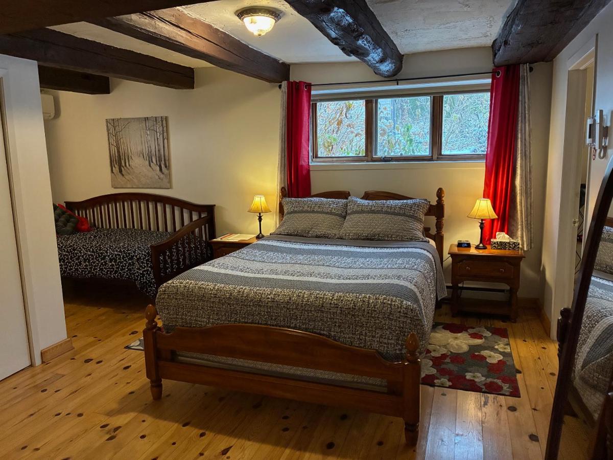 Habitación con cama grande