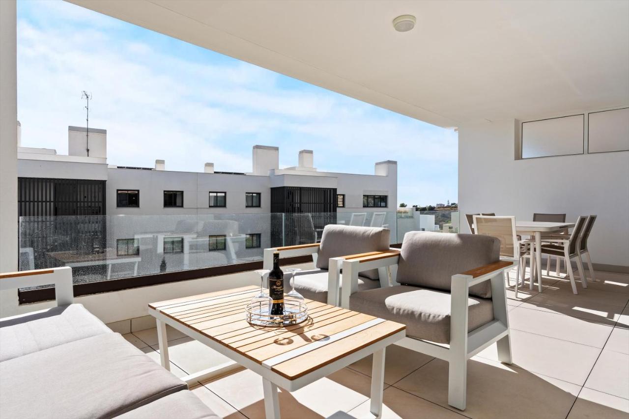 Happy Travel Daphne Higueron - B&B Tormaleo