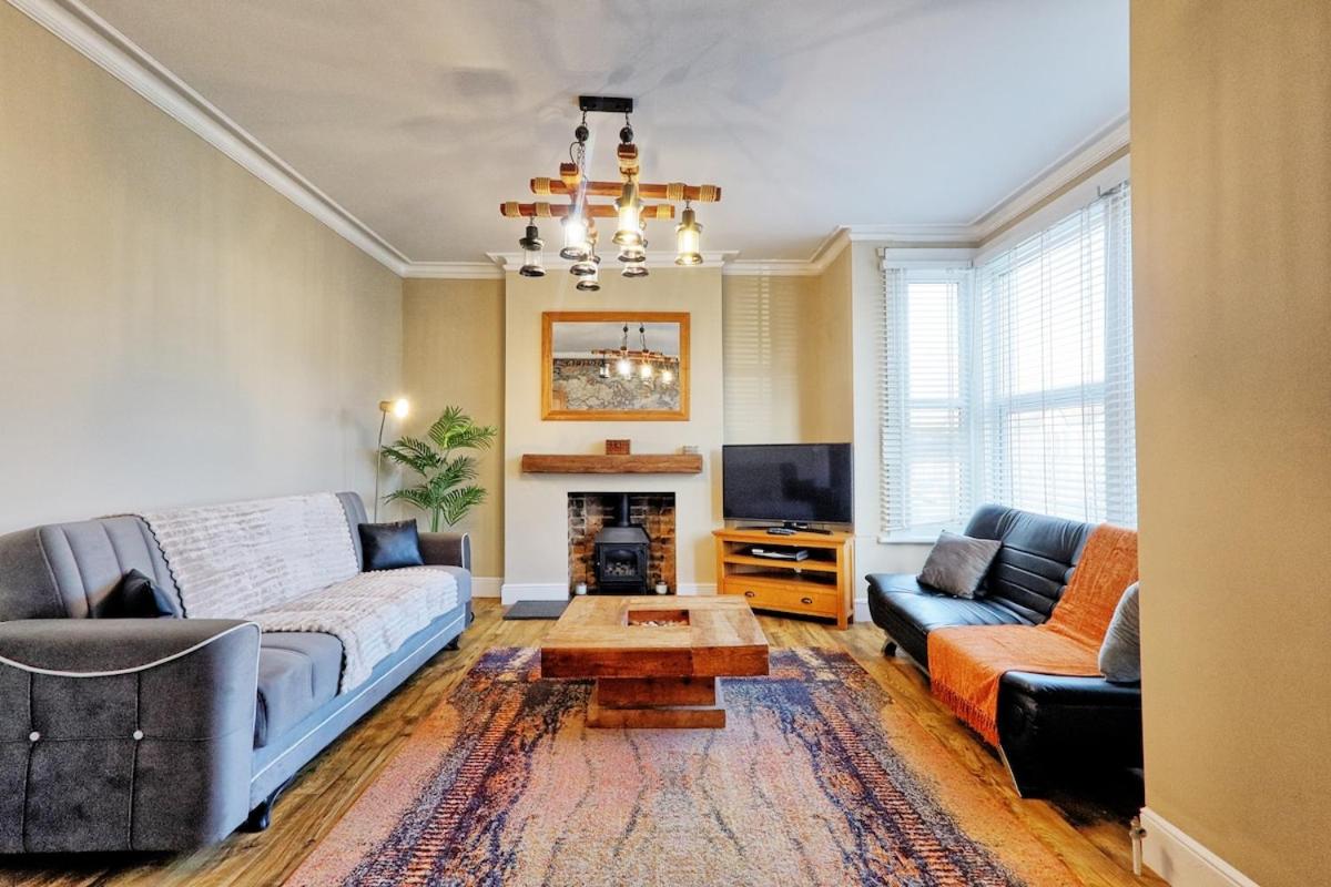 Cosy 2 Bedroom Flat Near Westcliff On Sea Beach & Hamlet Court Road - B&B Southend-on-Sea