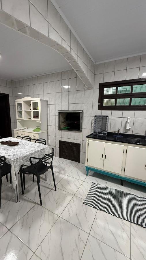 Casa para 4 pessoas, 650m da praia de Ponta das Canas, Florianópolis - B&B Florianópolis
