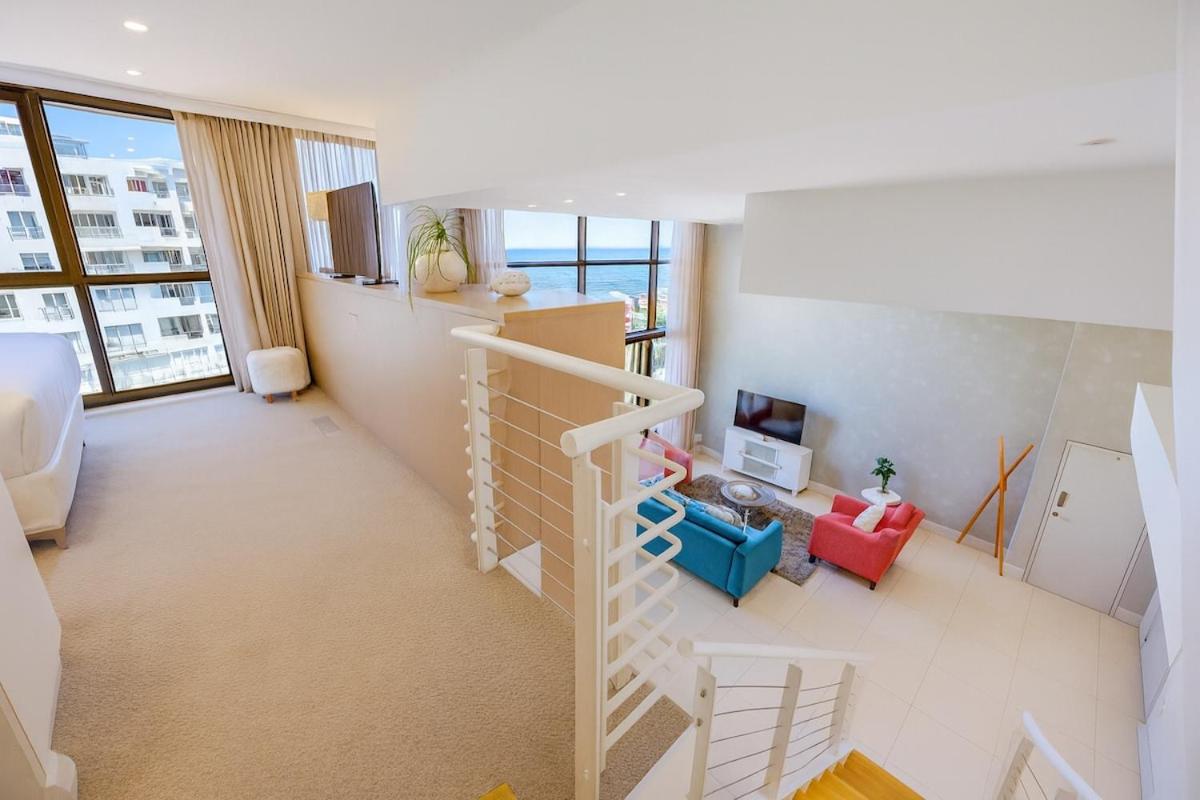 Duplex Apt With Stunning Views - Mouille Point - Bed and Breakfast Kaapstad