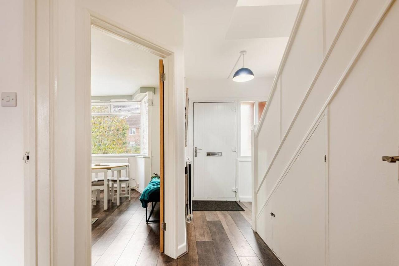 Entire House-Long Stays in Gloucester-Contractors- Families - B&B Down Hatherley