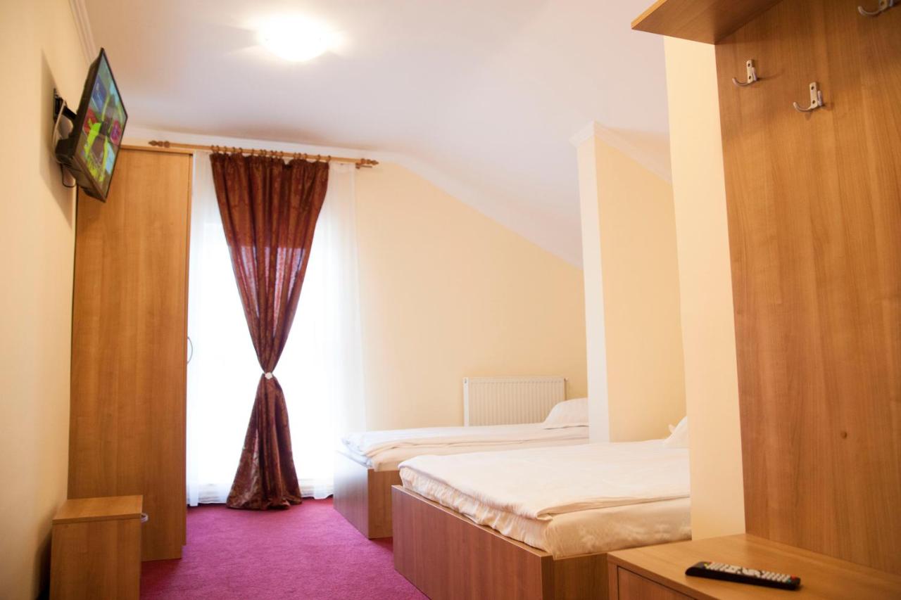 Chambre Double ou Lits Jumeaux avec Salle de Bains Privative