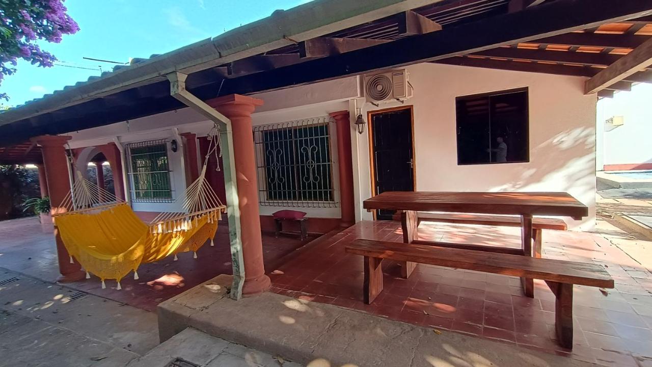 Ángela María - B&B Caacupé