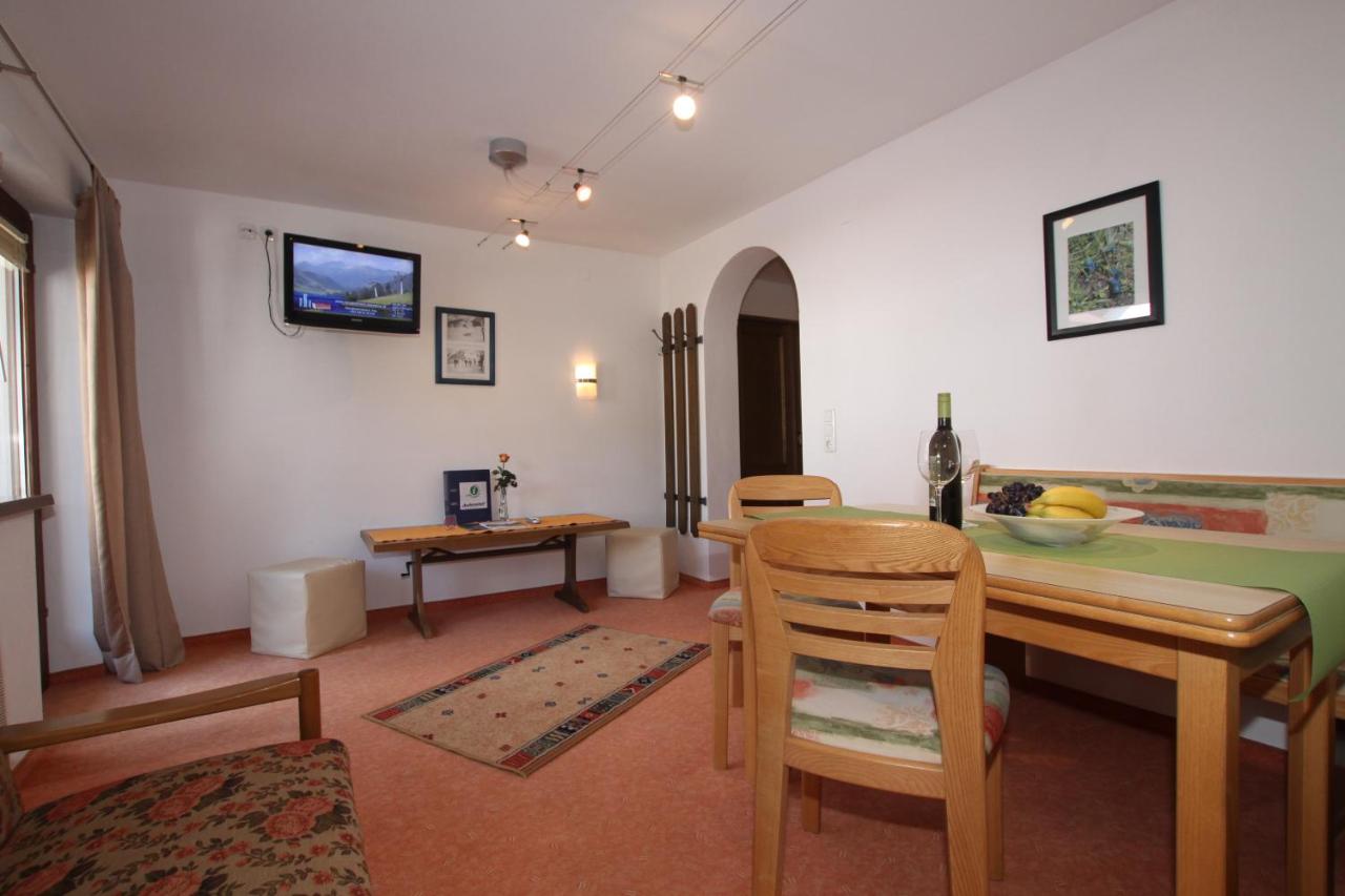 Apartment mit Balkon