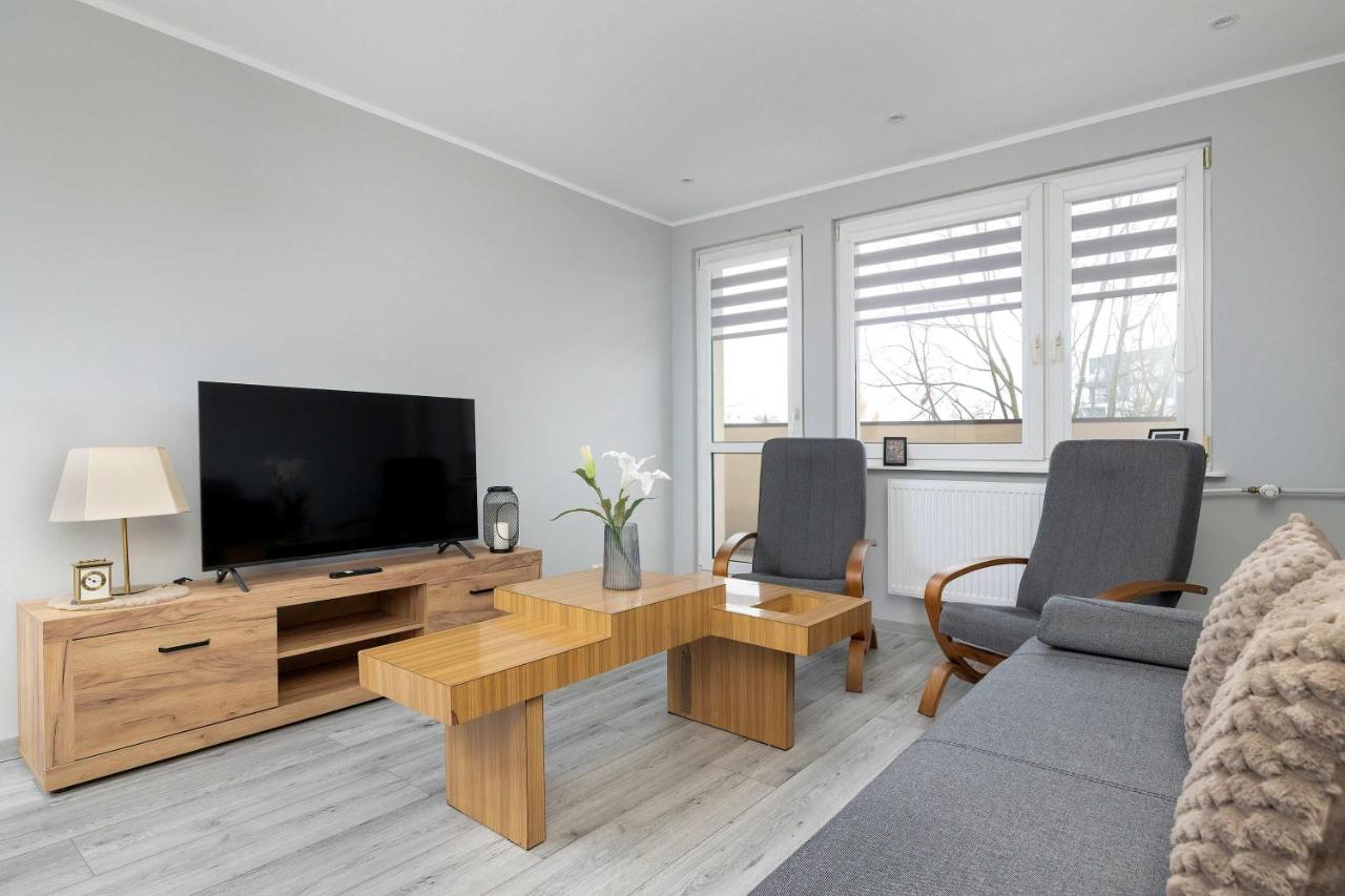 Bright Apartment Bardowskiego in Katowice Perfect for Remote Work by Noclegi Renters - Chambres d'hôtes Katowice