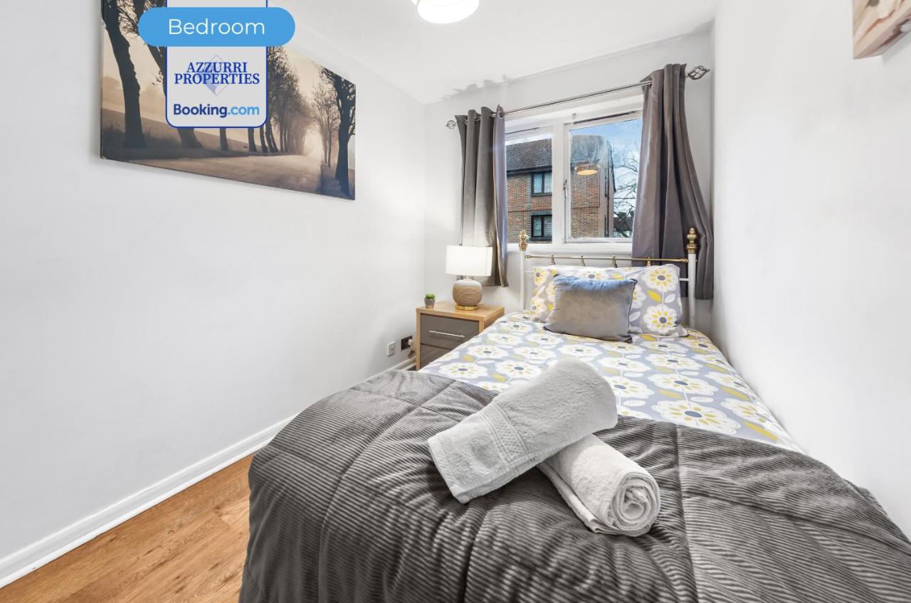 Short Stays at Tyndale Court by Azzurri Properties Short Lets & Serviced Accommodation London with Wi-Fi and Parking - Bed and Breakfast Londen