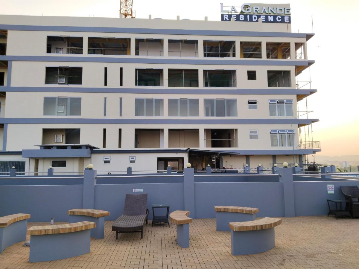 Luxurious Penthouse La Grande Résidence with Home Theater & Netflix - Chambres d'hôtes Angeles City