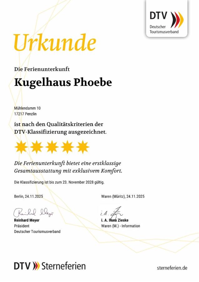 Kugelhaus Phoebe Charmantes Kugelhaus aus Holz am Waldrand des Tollensesees - Chambres d'hôtes Penzlin