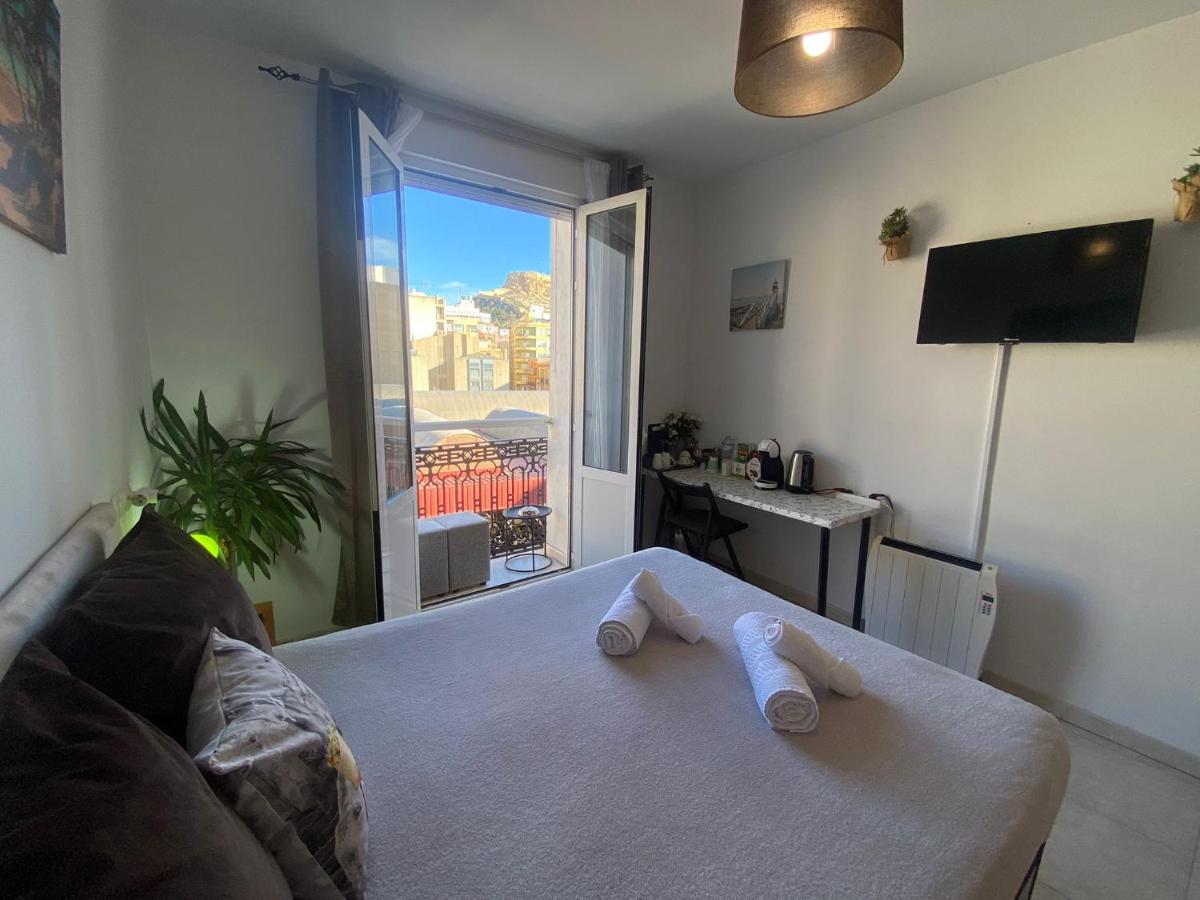 Room with private bathroom and balcony nearby the Mercado Central, center and beach - Chambres d'hôtes Alicante