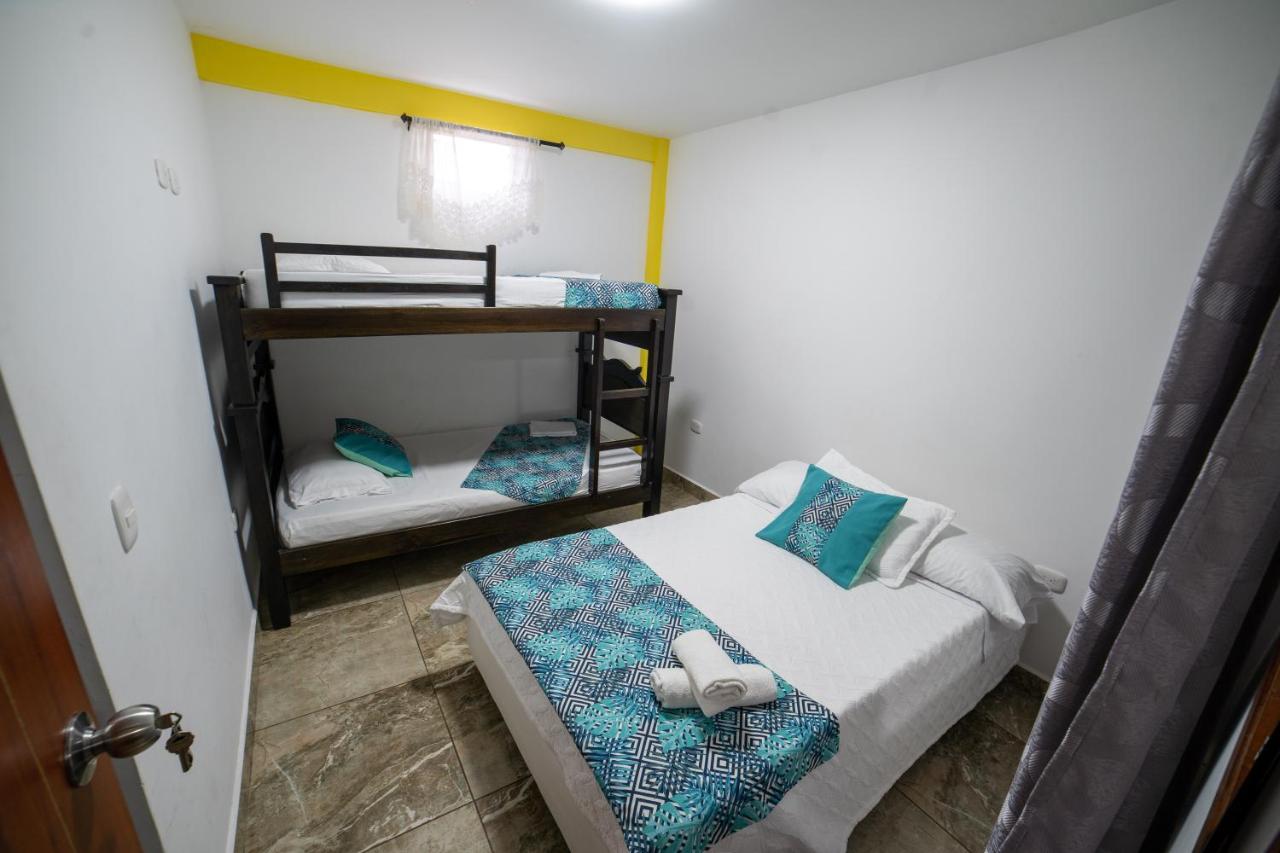 Vierpersoonskamer met Gedeelde Badkamer