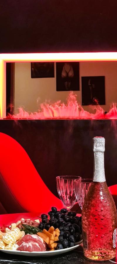 Red Room Luxury puhkemaja - B&B Kooli