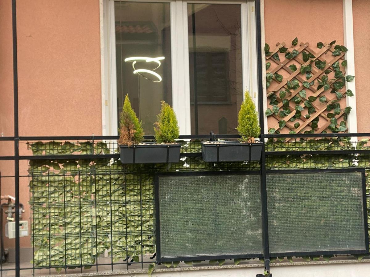 MM HOUSE Lainate modern design near Rho Fiera - B&B Lainate