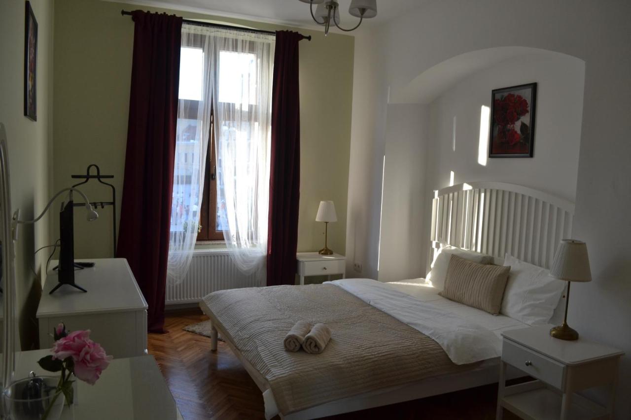Double Room with view towards Piata Sfatului