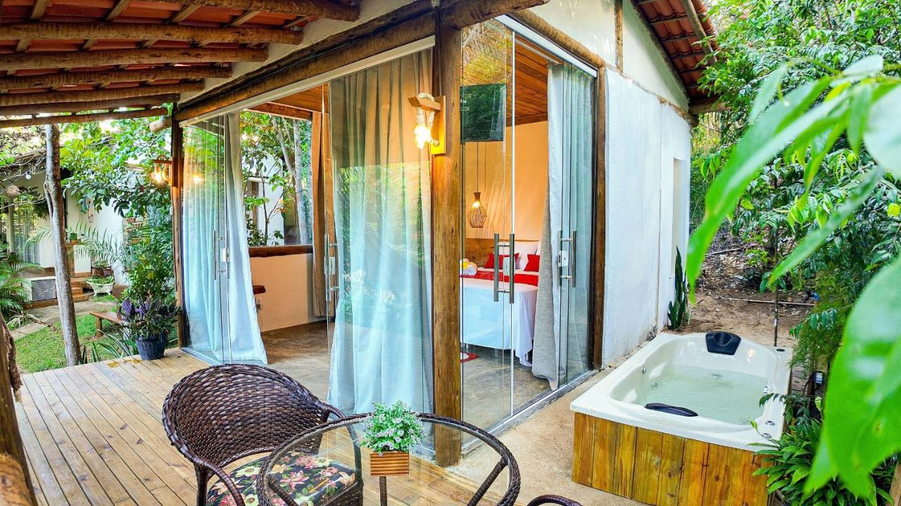 Aruana Suites com Cafe da manha,Piscina, Reserva Natural da Sapiranga 5km da Vila de Praia do Forte - Chambres d'hôtes Castelo da Tôrre
