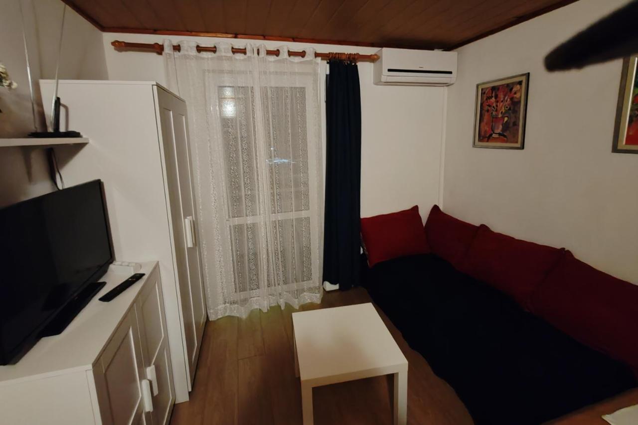 Appartamento con 2 Camere da Letto, Terrazza e Vista Mare