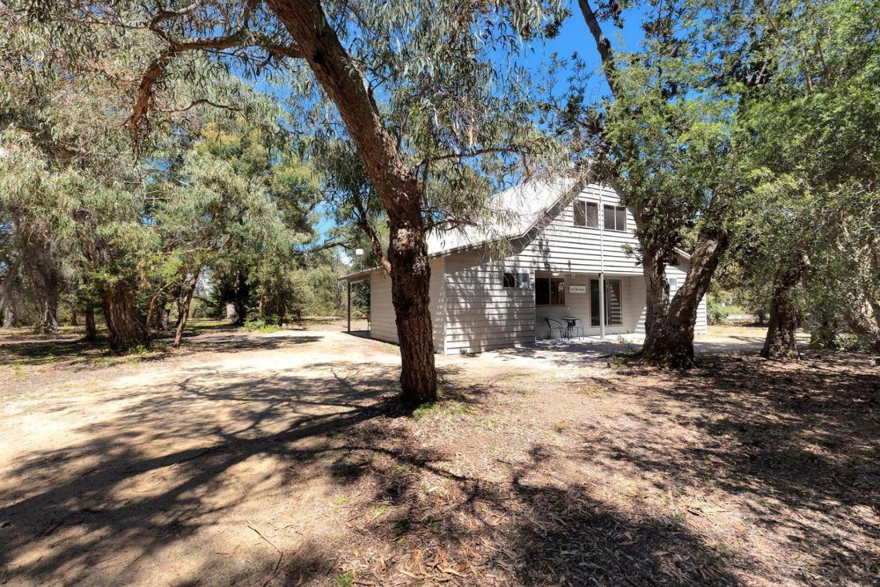 Burrabogie - Waterfront Retreat - Bed and Breakfast Goon Nure