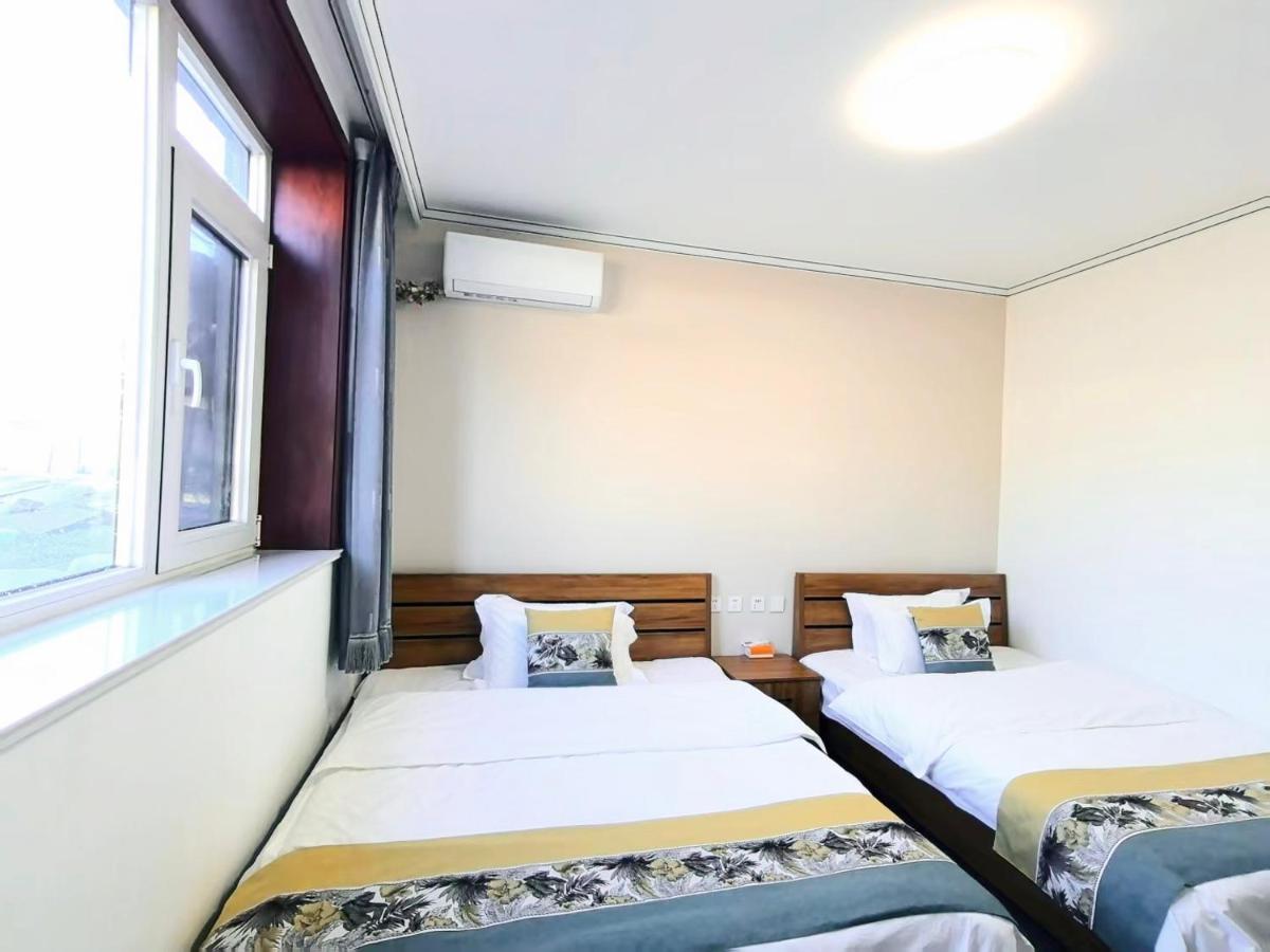 Twin Room with Mountain View